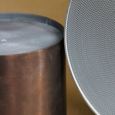 comprare Nucleo in lega leggera e substrato metallico resistente agli urti fisici con contropressione ultrabassa per il controllo delle emissioni fabbricazione online