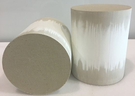 comprare High Catalyst Loading Three Way Catalytic Converter for IX35 Car Model with 300-800°C Temperature Range fabbricazione online