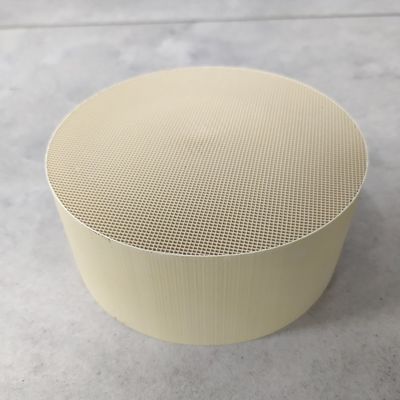 comprare High Catalyst Loading 3 Way Catalytic Converter with Up To 99% Efficiency and 300-800°C Temperature Range fabbricazione online